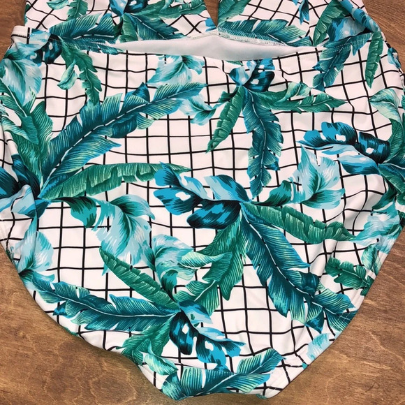 Swimsuits for all size 22 banana palm leaves one piece gorgeous swimsuit - Picture 4 of 8